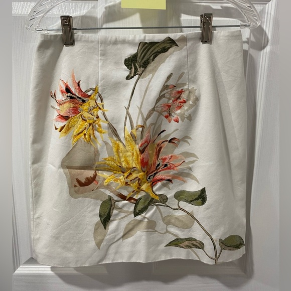 White House Black Market women’s size 2 skirt, embroidered floral.  Good cond - Picture 1 of 6